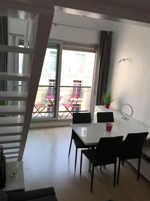 Apartment Duplex Pres Des Champs-Elysees Paris France