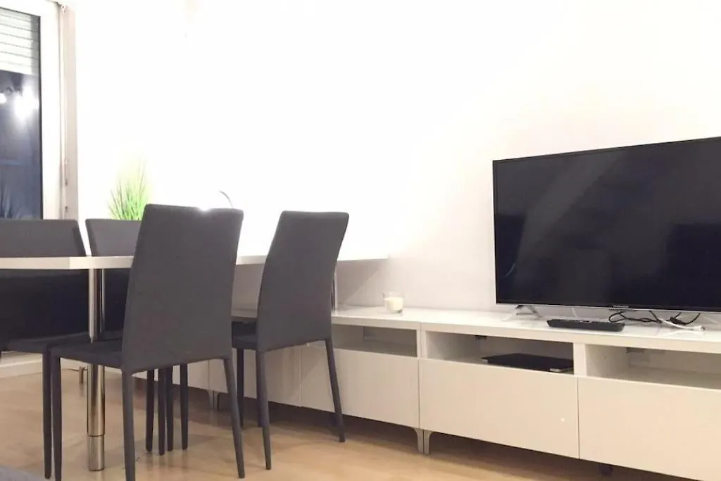 Duplex Pres Des Champs-Elysees contacts